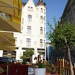 Am Goldenen Strauss Hotel 3*