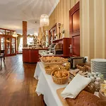 Am Goldenen Strauss Hotel 3*