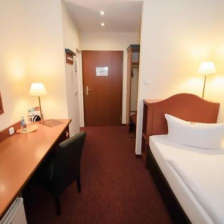 Akzent Am Goldenen Strauss 3*