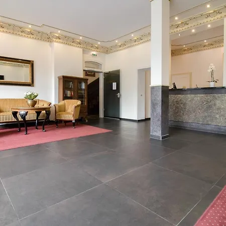 Hotel Akzent Am Goldenen Strauss 3*