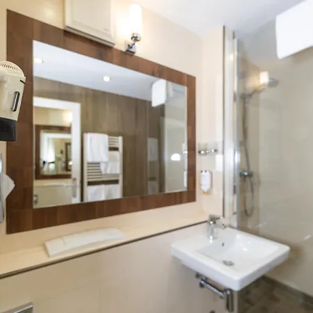 Akzent Am Goldenen Strauss 3*