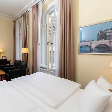 Akzent Am Goldenen Strauss Гёрлиц