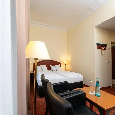 Akzent Am Goldenen Strauss Hotel