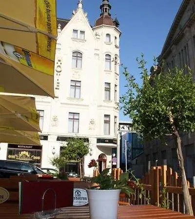 Akzent Am Goldenen Strauss Hotel 3*