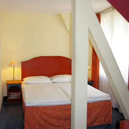 Hotell Am Goldenen Strauss