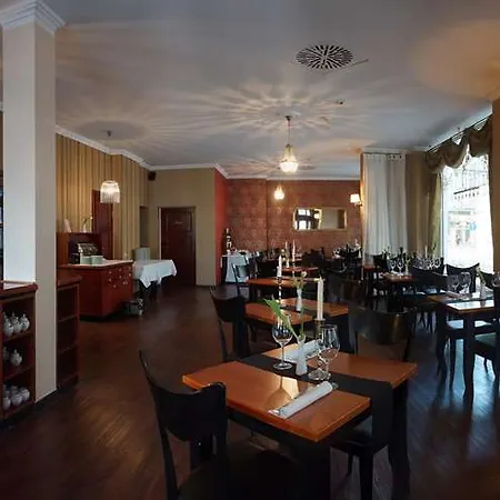 Am Goldenen Strauss Hotell
