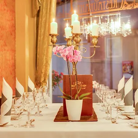 Hotell Am Goldenen Strauss