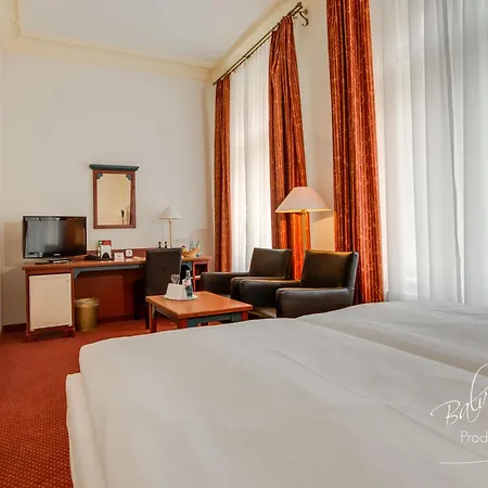 Hotel Akzent Am Goldenen Strauss 3*