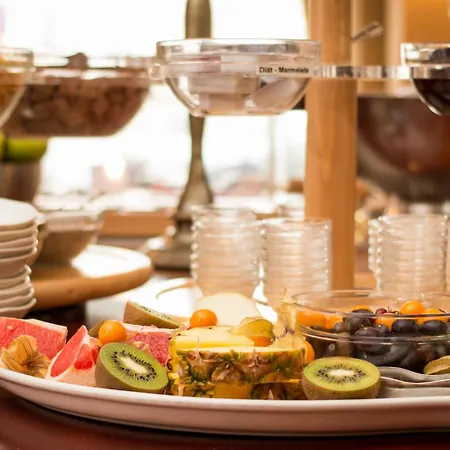 Hotel Akzent Am Goldenen Strauss 3*