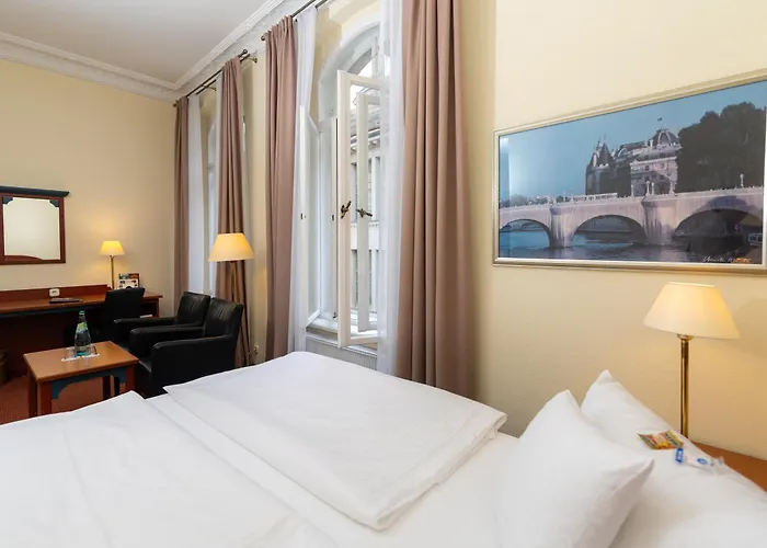 Akzent Am Goldenen Strauss غورليتز