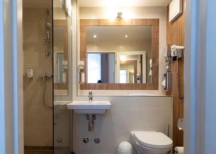 Akzent Am Goldenen Strauss 3* غورليتز